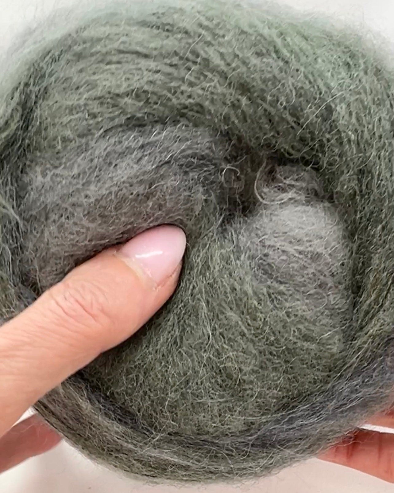 lana gatto sirio alpaca mohair yarn fluffy ball italy
soft alpaca mohair yarn lace weight 450m per 100g
luxury fluffy yarn ball halo texture knitting yarn
mohair alpaca yarn for sweaters shawls scarves
lana gatto sirio close-up soft halo texture