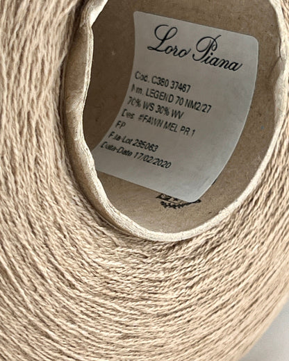 Cashmere merino yarn LEGEND 70 luxury Italian lace weight yarn
Soft Italian cashmere merino yarn cone for sweaters and shawls
Luxury lace weight yarn made from cashmere and merino wool
Italian cashmere merino knitting yarn close up texture detail
Luxury Italian yarn for heirloom knitwear and weaving