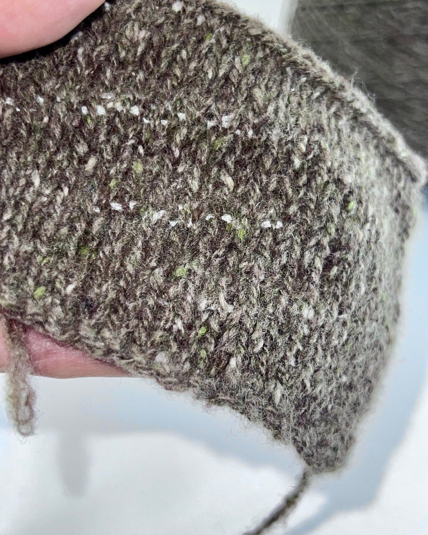 Cariaggi NEW HARRIS cashmere tweed yarn cone Italy
100 percent cashmere tweed yarn taupe melange with green flecks
Luxury Italian cashmere tweed yarn for sweaters scarves and shawls
soft fingering weight cashmere yarn texture close up
Cariaggi NEW HARRIS luxury yarn 400m per 100g