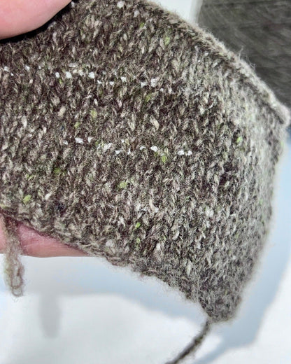 Cariaggi NEW HARRIS cashmere tweed yarn cone Italy
100 percent cashmere tweed yarn taupe melange with green flecks
Luxury Italian cashmere tweed yarn for sweaters scarves and shawls
soft fingering weight cashmere yarn texture close up
Cariaggi NEW HARRIS luxury yarn 400m per 100g