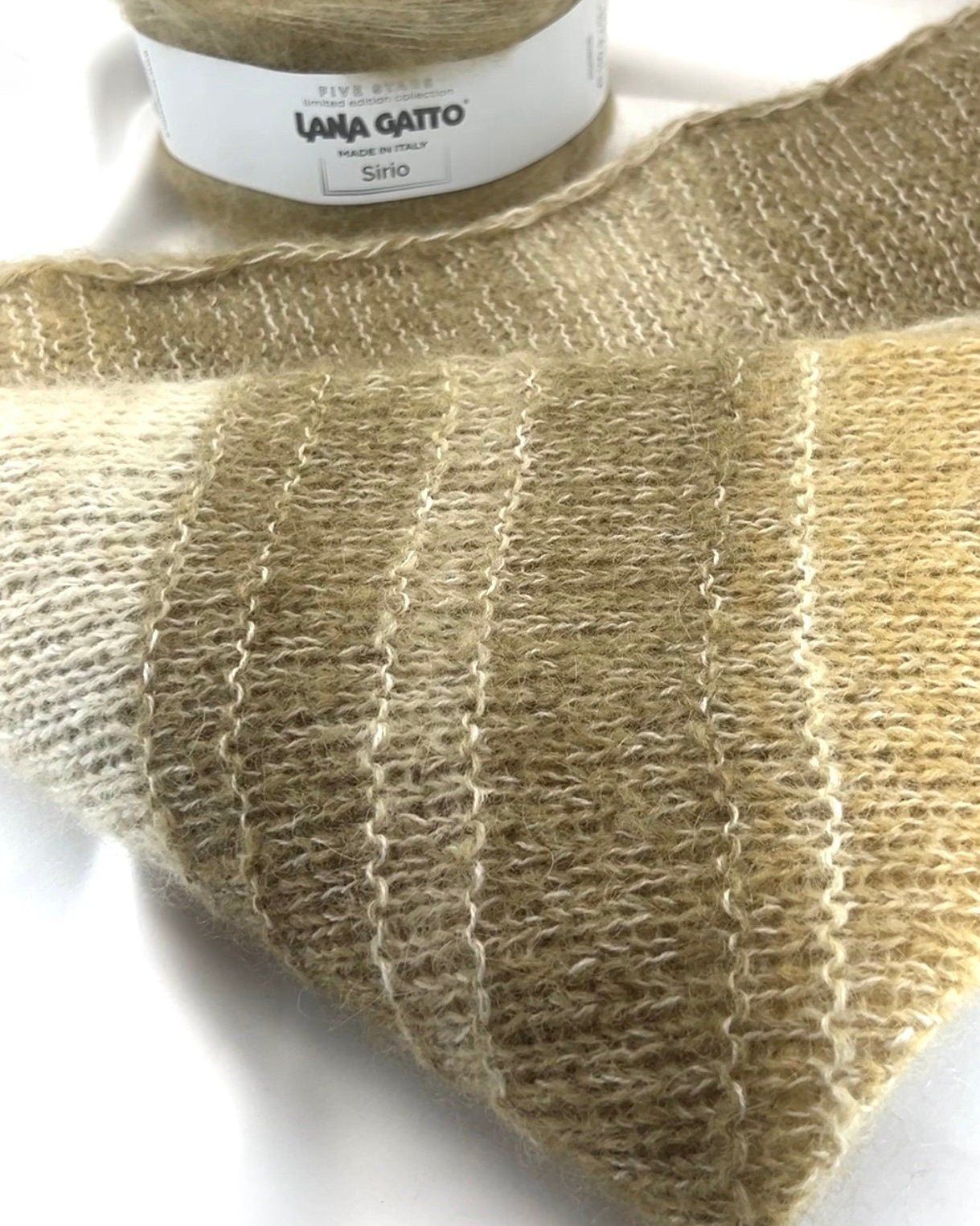 lana gatto sirio alpaca mohair yarn fluffy ball italy
soft alpaca mohair yarn lace weight 450m per 100g
luxury fluffy yarn ball halo texture knitting yarn
mohair alpaca yarn for sweaters shawls scarves
lana gatto sirio close-up soft halo texture