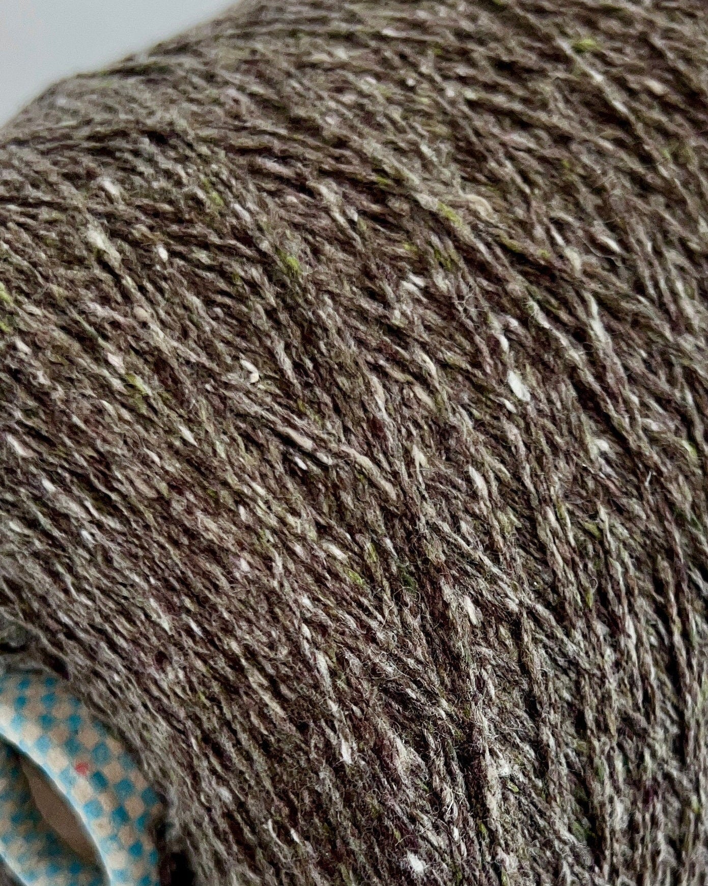 Cariaggi NEW HARRIS cashmere tweed yarn cone Italy
100 percent cashmere tweed yarn taupe melange with green flecks
Luxury Italian cashmere tweed yarn for sweaters scarves and shawls
soft fingering weight cashmere yarn texture close up
Cariaggi NEW HARRIS luxury yarn 400m per 100g