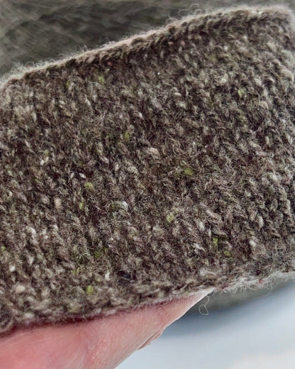 Cariaggi NEW HARRIS cashmere tweed yarn cone Italy
100 percent cashmere tweed yarn taupe melange with green flecks
Luxury Italian cashmere tweed yarn for sweaters scarves and shawls
soft fingering weight cashmere yarn texture close up
Cariaggi NEW HARRIS luxury yarn 400m per 100g