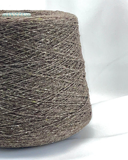 Cariaggi NEW HARRIS cashmere tweed yarn cone Italy
100 percent cashmere tweed yarn taupe melange with green flecks
Luxury Italian cashmere tweed yarn for sweaters scarves and shawls
soft fingering weight cashmere yarn texture close up
Cariaggi NEW HARRIS luxury yarn 400m per 100g