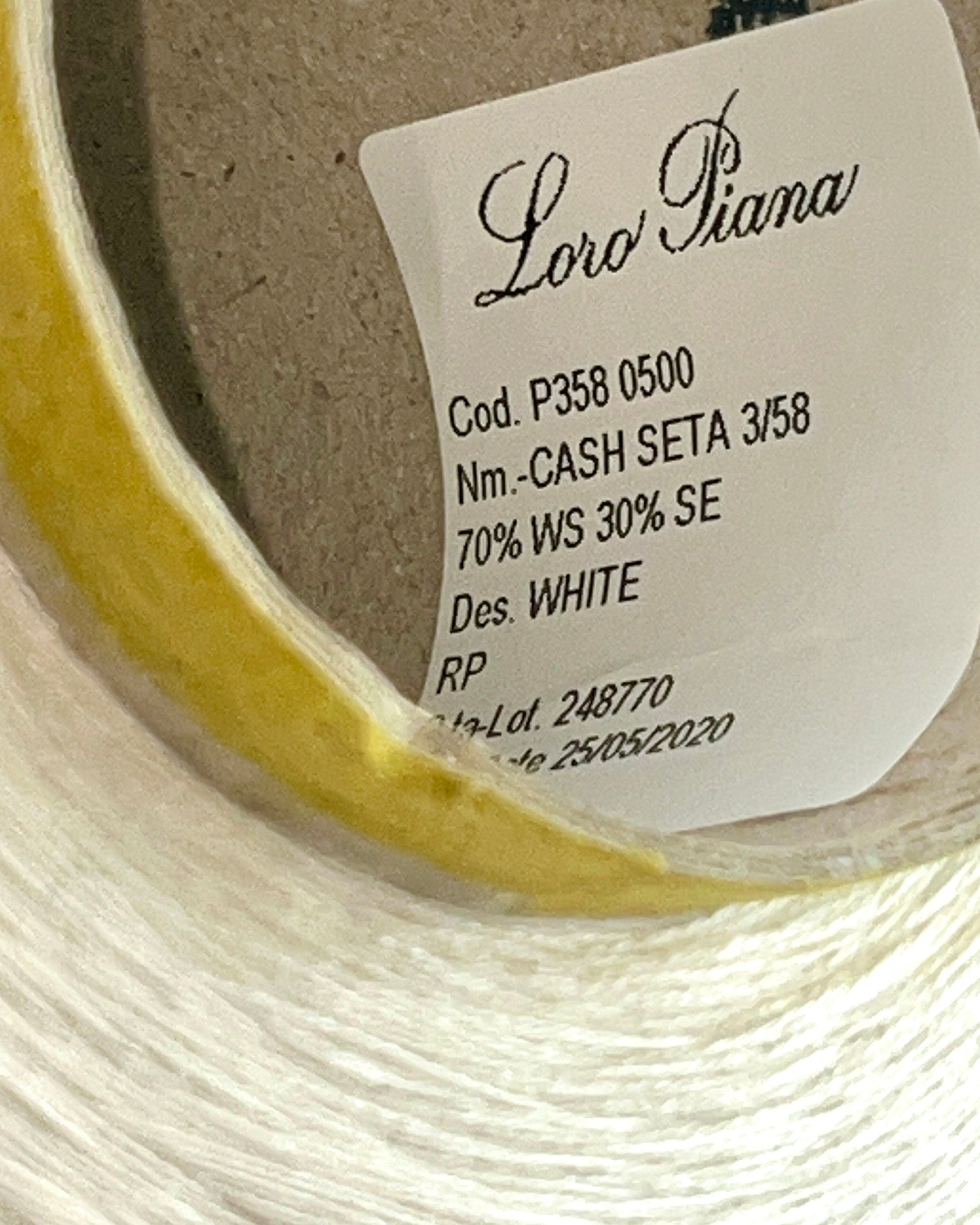 Luxury cashmere silk yarn CASH SETA from an exclusive Italian mill
Fine lace-weight cashmere silk yarn in off-white color
Italian cashmere silk cone yarn with exceptional meterage
Luxury knitting yarn for shawls, sweaters, and weaving
Cashmere silk lace yarn with elegant drape and softness