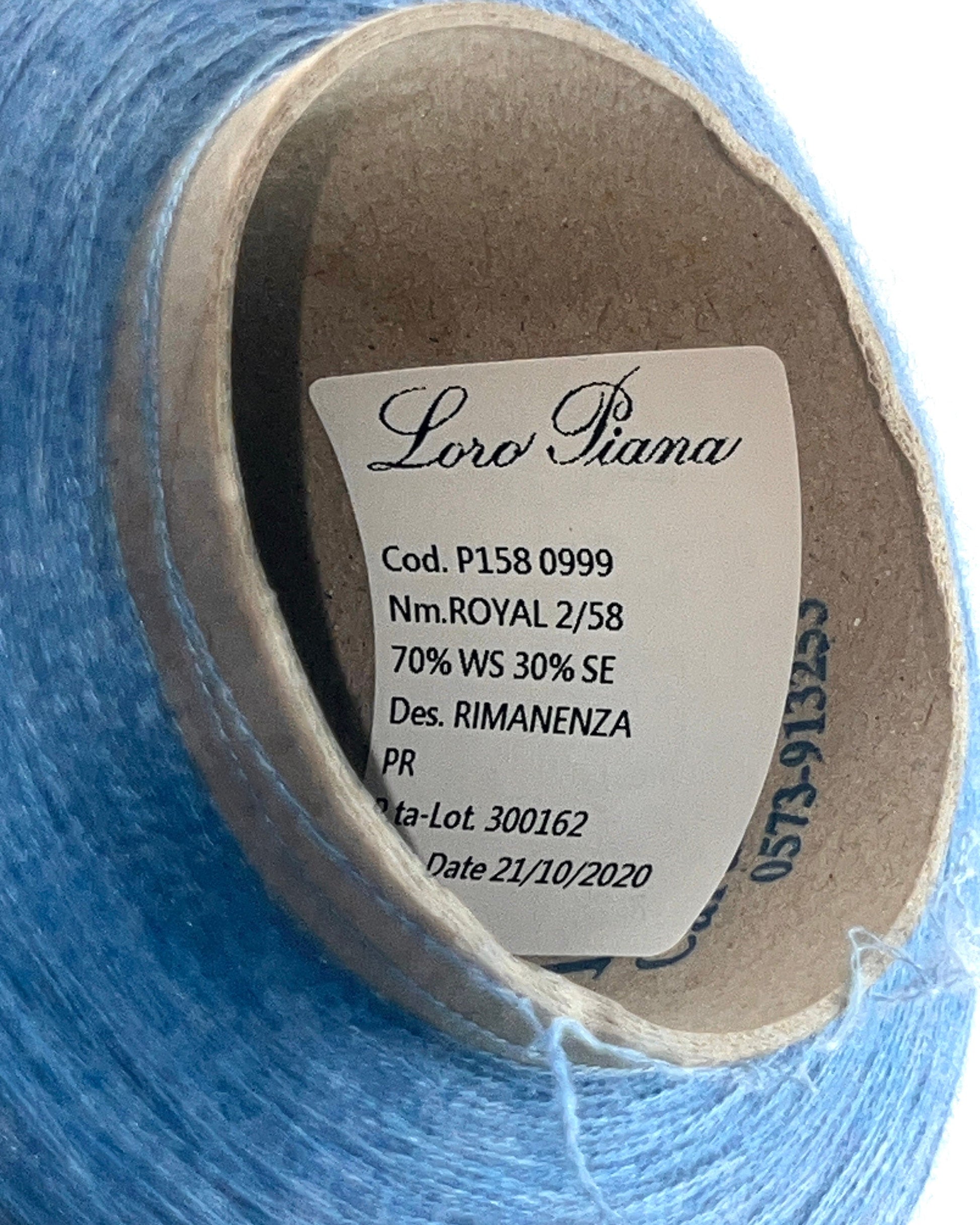 ROYAL 2/58 cashmere silk yarn luxury Italian lace yarn
70 cashmere 30 silk extra fine yarn 2900m per 100g
Luxury cashmere silk cone yarn for multi strand knitting and weaving
Light royal blue Italian yarn close up texture detail
ROYAL 2/58 lace yarn for couture knitting and blending