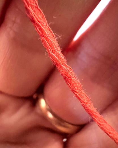PARK MICRO cotton elastane chain yarn coral Italy
Italian stretch cotton yarn 900m per 100g
LE TRICOT coral chain yarn for tops dresses and crochet
Stretch lace weight cotton yarn close up texture detail
Italian cotton elastane yarn for machine knitting and fashion knitwear