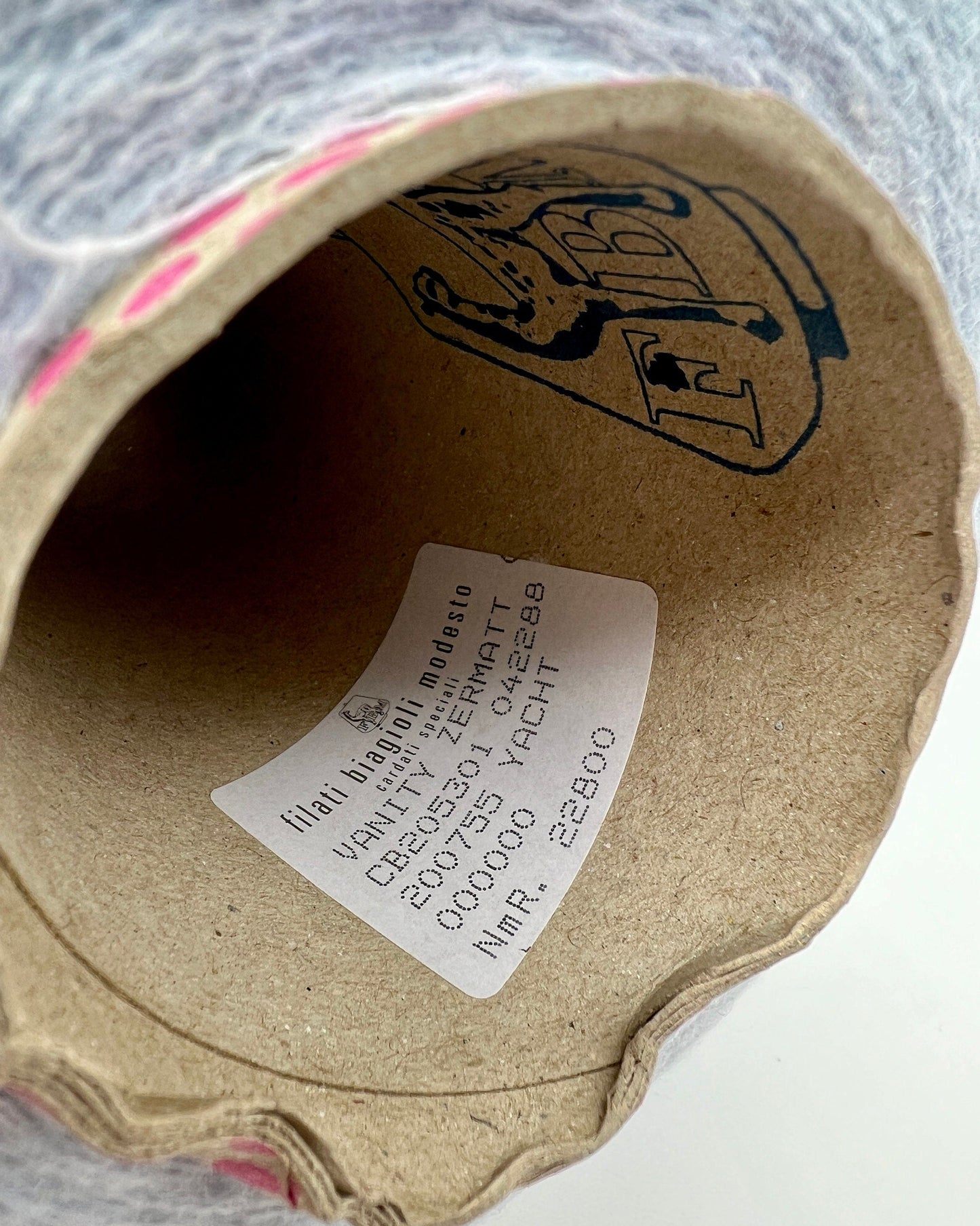 iDOKNiT exclusive: Close-up of Biagioli Modesto VANITY ZERMATT luxury yarn in boucle-style slub texture, a fine Italian cashmere-merino-viscose blend ideal for multi-strand handknitting and machine knitting.