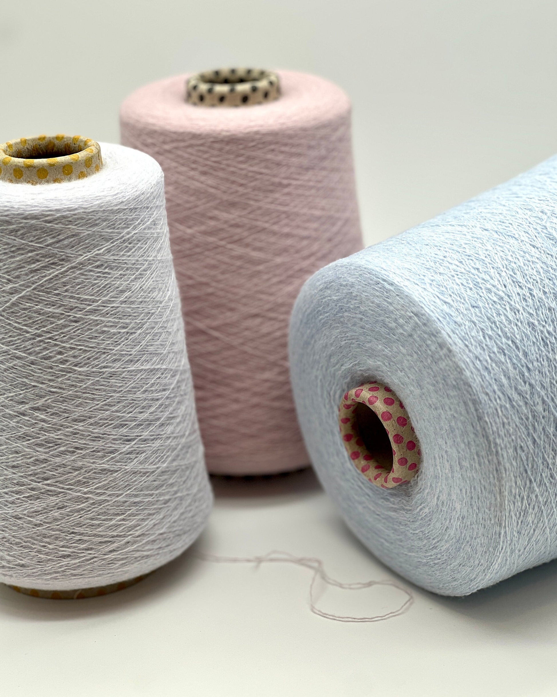 iDOKNiT exclusive: Close-up of Biagioli Modesto VANITY ZERMATT luxury yarn in boucle-style slub texture, a fine Italian cashmere-merino-viscose blend ideal for multi-strand handknitting and machine knitting.