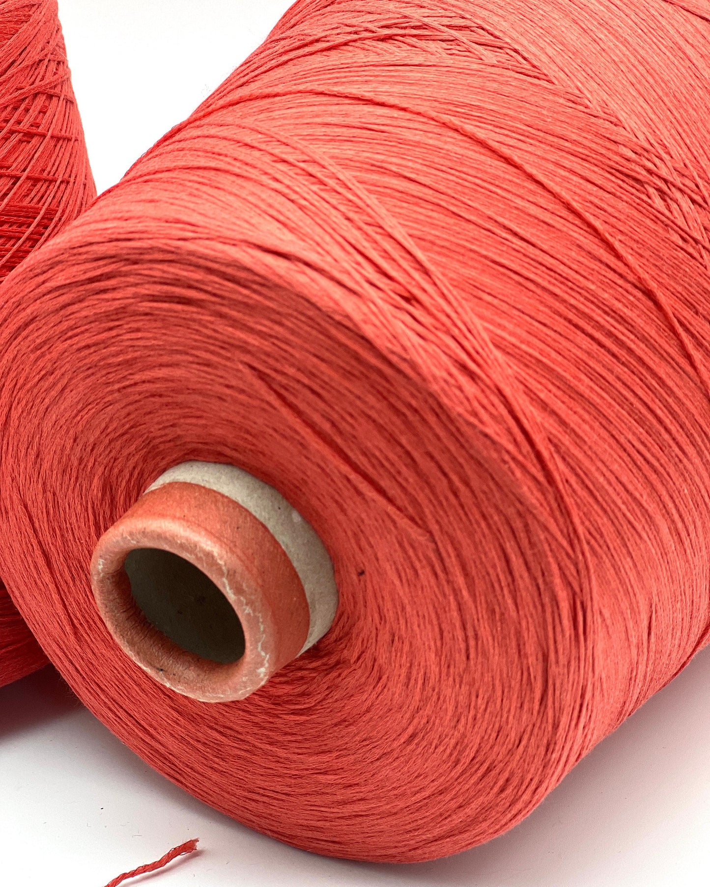 PARK MICRO cotton elastane chain yarn coral Italy
Italian stretch cotton yarn 900m per 100g
LE TRICOT coral chain yarn for tops dresses and crochet
Stretch lace weight cotton yarn close up texture detail
Italian cotton elastane yarn for machine knitting and fashion knitwear