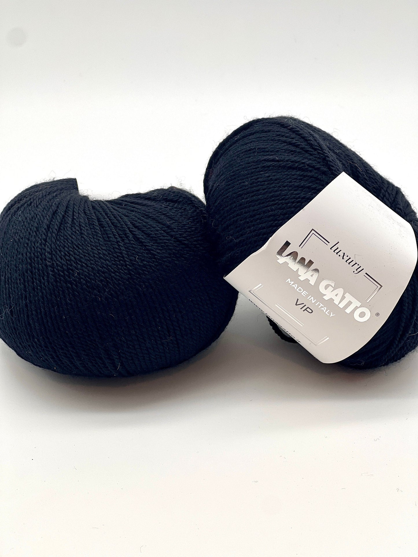 Lana Gatto VIP Italian yarn ball in high-quality extrafine merino and cashmere blend for iDOKNiT luxury knitting projects.