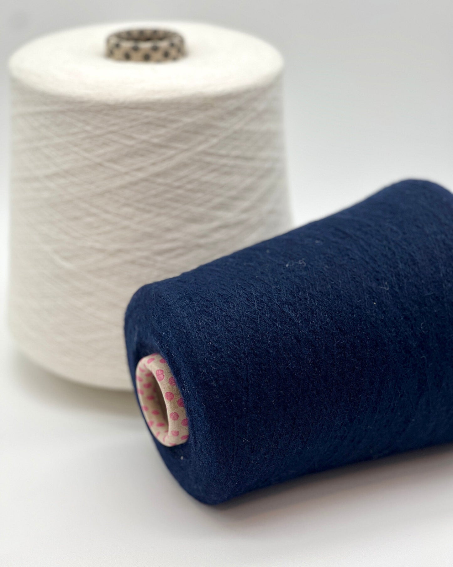 iDOKNiT exclusive: Close-up of Biagioli Modesto VANITY ZERMATT luxury yarn in boucle-style slub texture, a fine Italian cashmere-merino-viscose blend ideal for multi-strand handknitting and machine knitting.