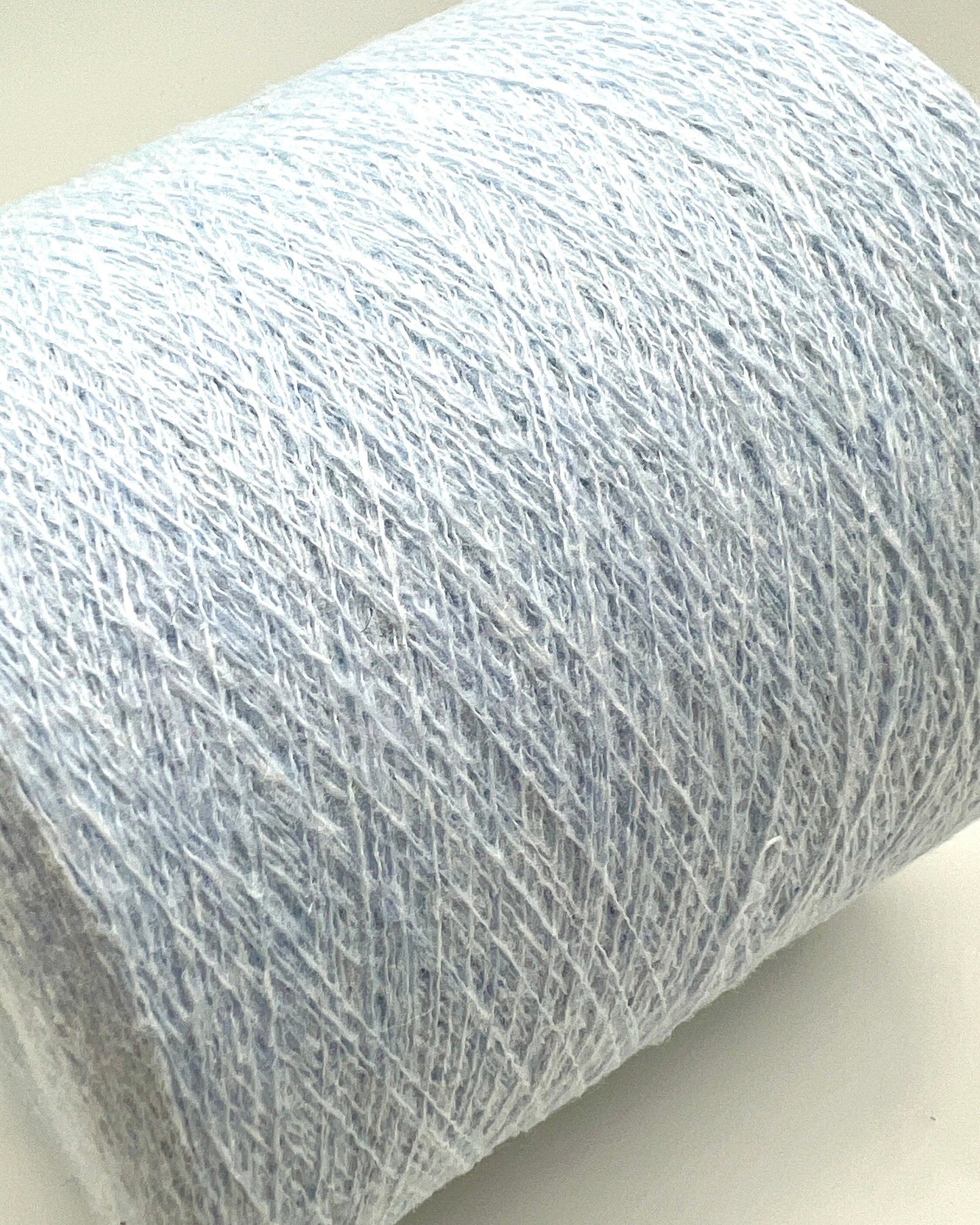 iDOKNiT exclusive: Close-up of Biagioli Modesto VANITY ZERMATT luxury yarn in boucle-style slub texture, a fine Italian cashmere-merino-viscose blend ideal for multi-strand handknitting and machine knitting.