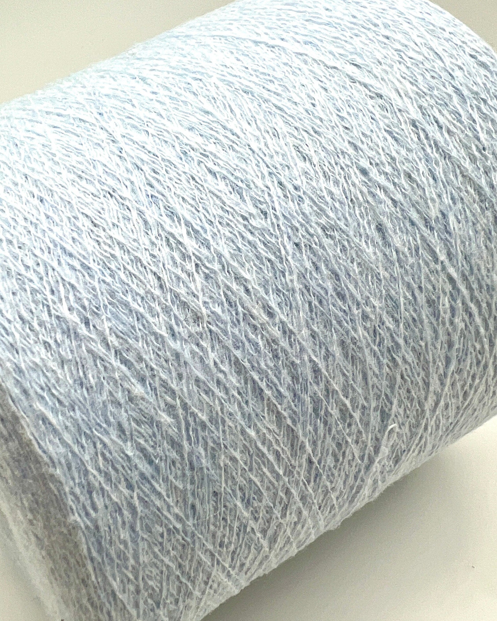 iDOKNiT exclusive: Close-up of Biagioli Modesto VANITY ZERMATT luxury yarn in boucle-style slub texture, a fine Italian cashmere-merino-viscose blend ideal for multi-strand handknitting and machine knitting.