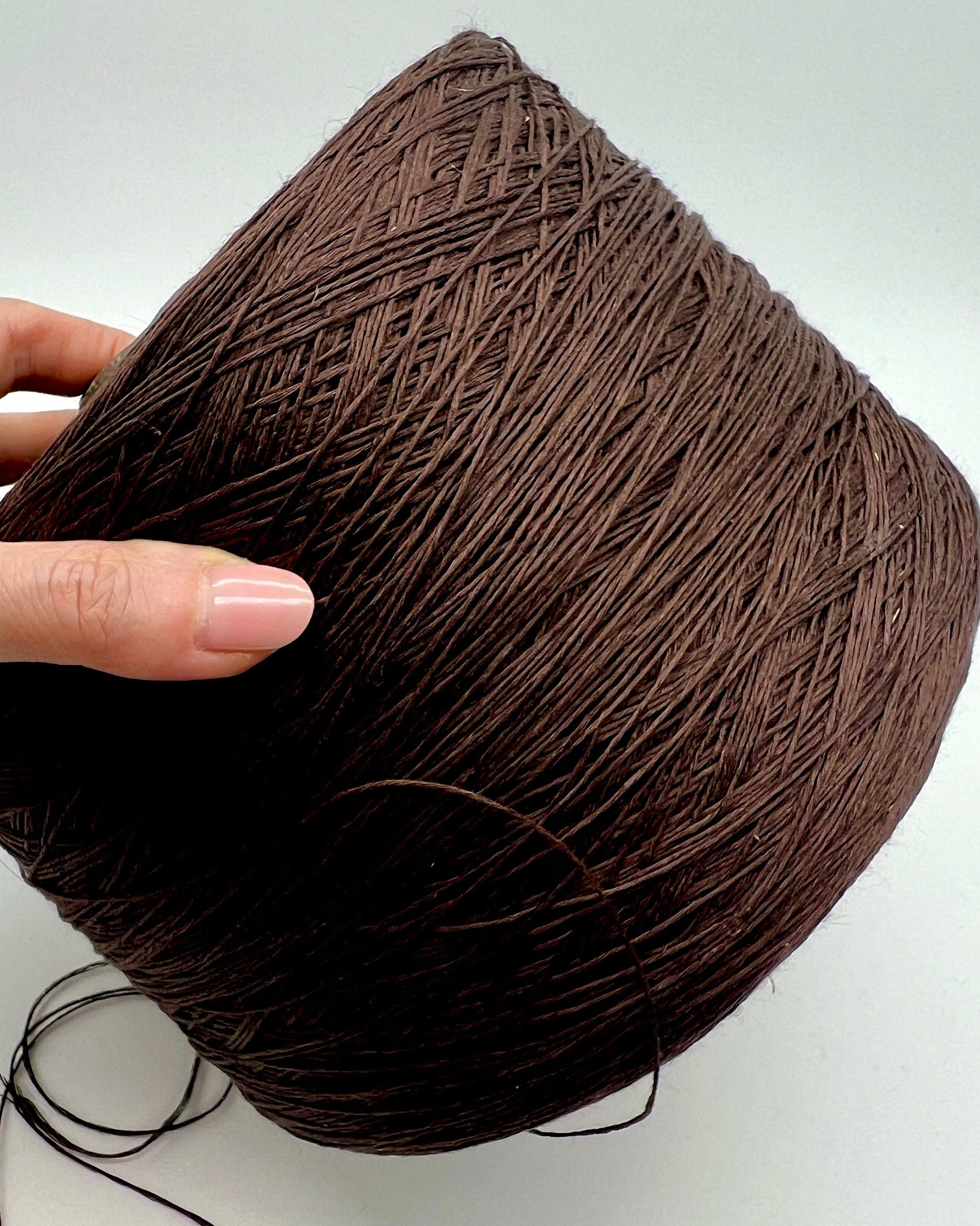 Premium iDOKNiT light fingering weight yarn, FRESCOLINO by RI.Go Italy. 100% pure linen fiber with an Nm 3900 count, providing 390m per 100g. Authentic Italian-made plant fiber curated by iDOKNiT in shade 957 Chocolate, perfect for breathable, durable, and elegant summer hand or machine knitting.