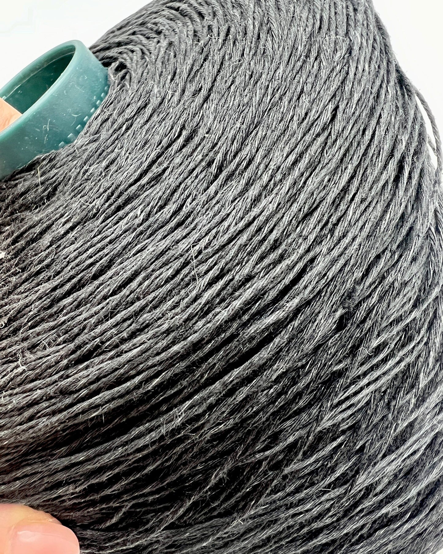Exclusive iDOKNiT sport weight yarn, LINO by RI.Go Italy. 100% pure linen with an Nm 3200 count, providing 320m per 100g. Authentic Italian-made plant fiber curated by iDOKNiT in classic shades like 954 Black, 955 Beige, and 956 Navy Blue, ideal for durable, breathable summer hand or machine knitting.