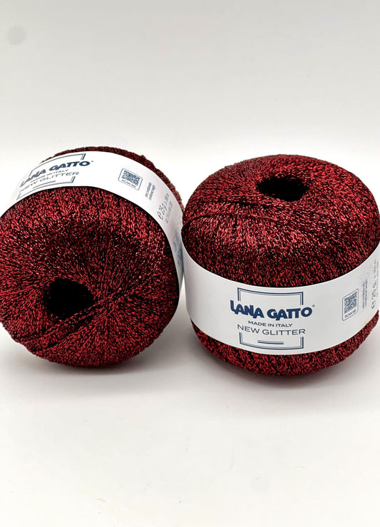 Two balls of red yarn with 'Lana Gatto' labels on a white background