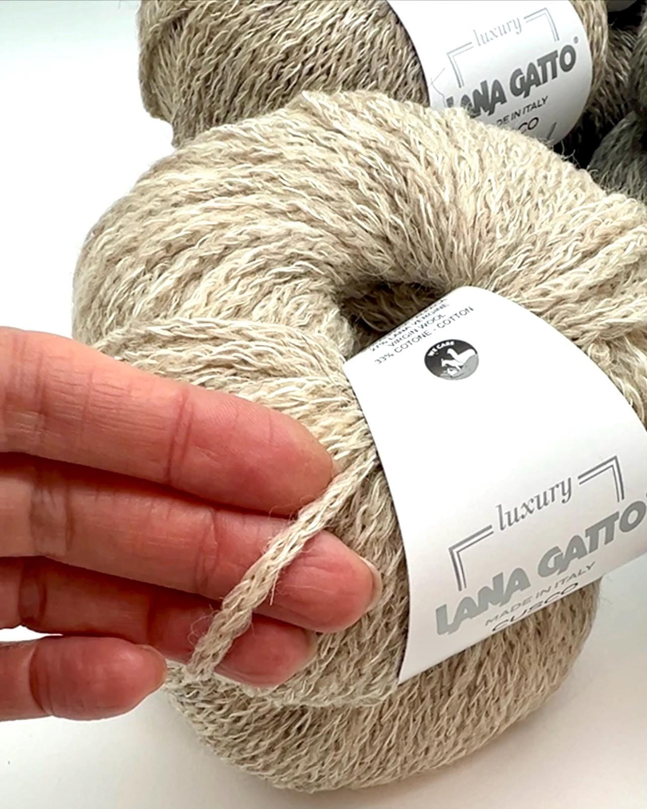 lana gatto cusco chunky chain yarn alpaca wool cotton italy 150m
luxury italian chain yarn lana gatto cusco alpaca wool cotton blend
soft chunky cable yarn for sweaters scarves hats lana gatto cusco
lana gatto cusco marled chain yarn natural beige gray brown tones
alpaca wool cotton chain construction yarn close-up texture italy