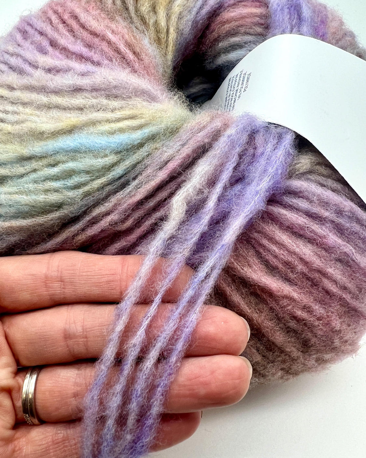 Lana Gatto Sombrero 86 percent Virgin Wool gradient yarn 100g 300m from iDOKNiT