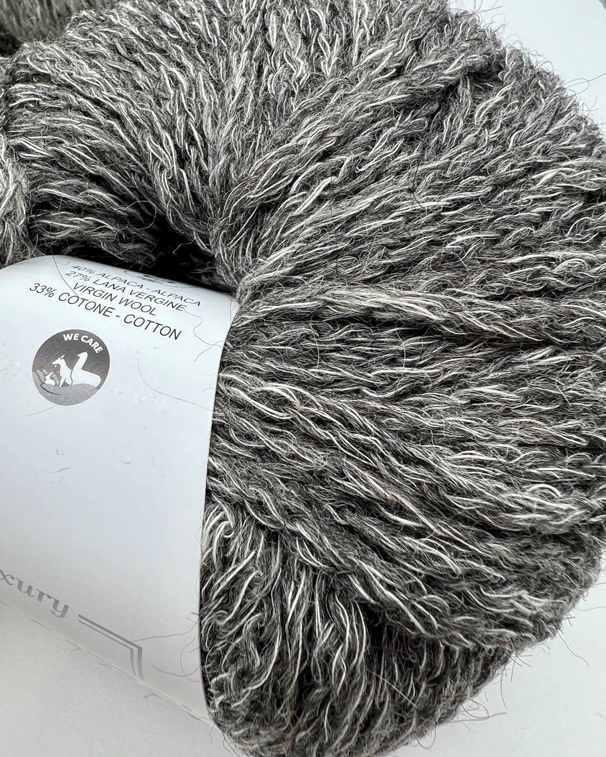 lana gatto cusco chunky chain yarn alpaca wool cotton italy 150m
luxury italian chain yarn lana gatto cusco alpaca wool cotton blend
soft chunky cable yarn for sweaters scarves hats lana gatto cusco
lana gatto cusco marled chain yarn natural beige gray brown tones
alpaca wool cotton chain construction yarn close-up texture italy