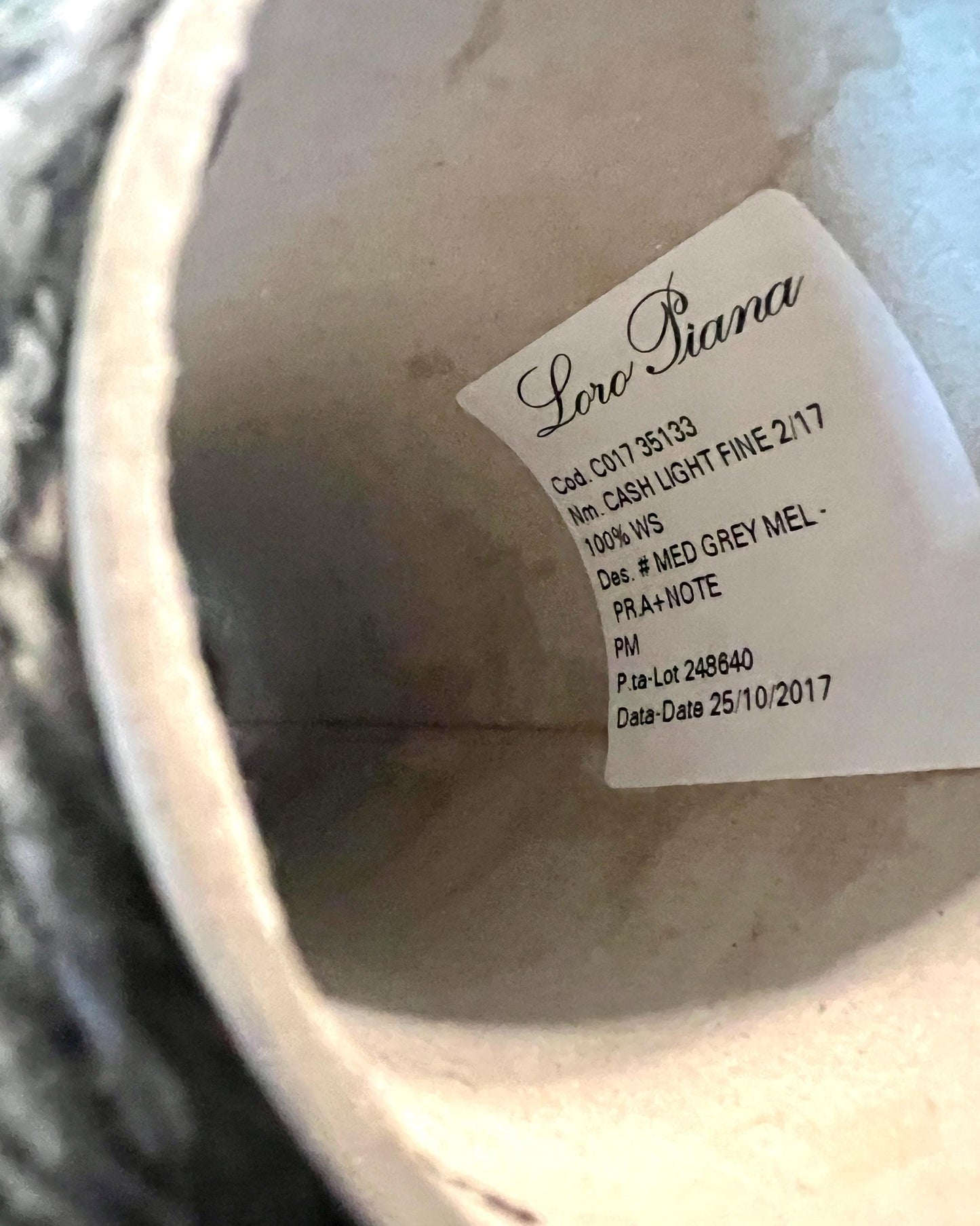 Luxury Italian cashmere yarn CASH LIGHT FINE 850m
100 percent cashmere lace light fingering yarn cone Italy
soft Italian cashmere yarn for sweaters shawls and scarves
premium cashmere yarn close up texture detail
luxury knitting weaving crochet cashmere yarn cone