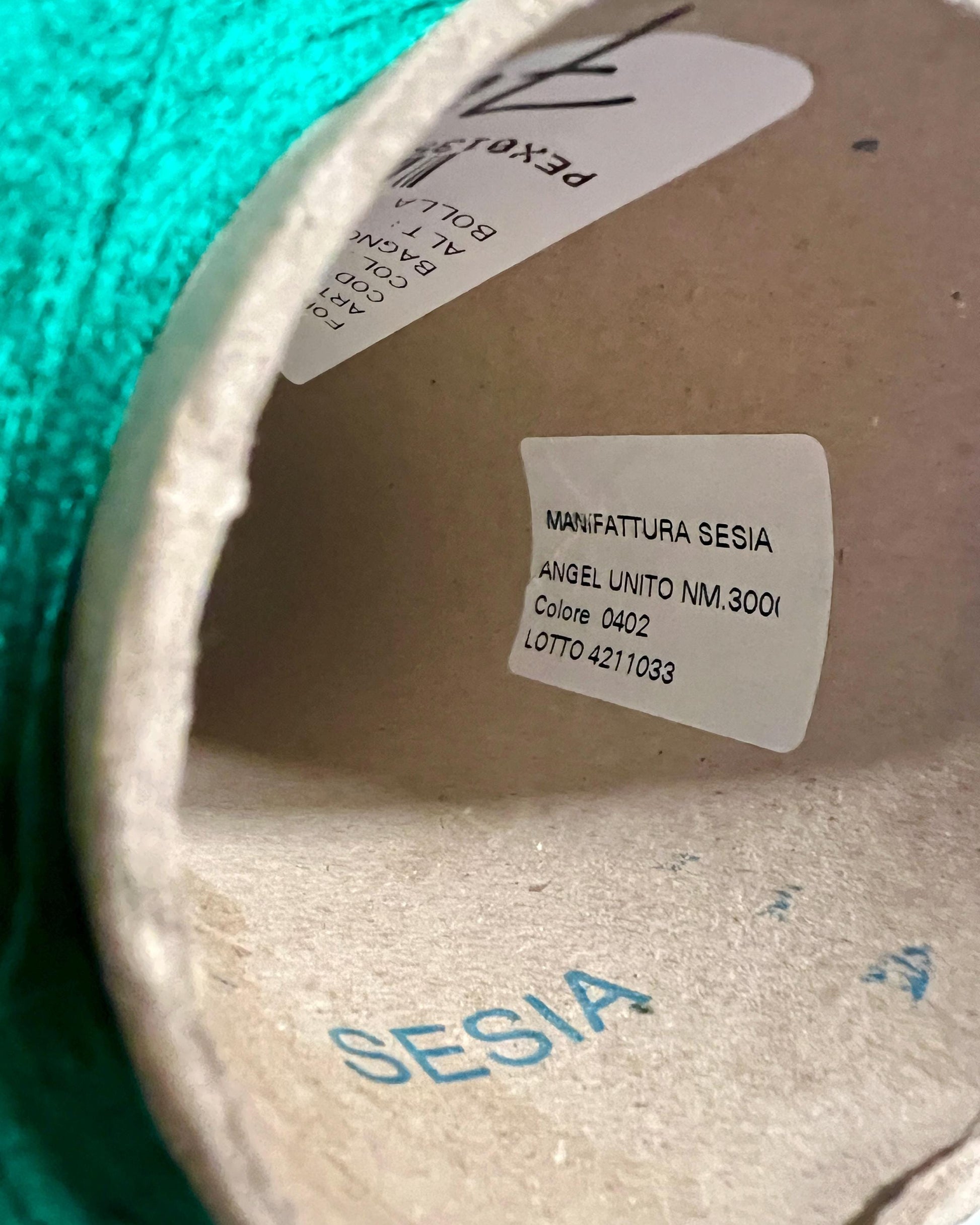 Luxury Italian mulberry silk yarn SESIA Precious Silk
Ultra-fine mulberry silk lace yarn for shawls and weaving
Italian silk yarn with luminous soft texture close up
SESIA precious mulberry silk yarn for couture knitwear
Luxury silk lace yarn for crochet sweaters and weaving