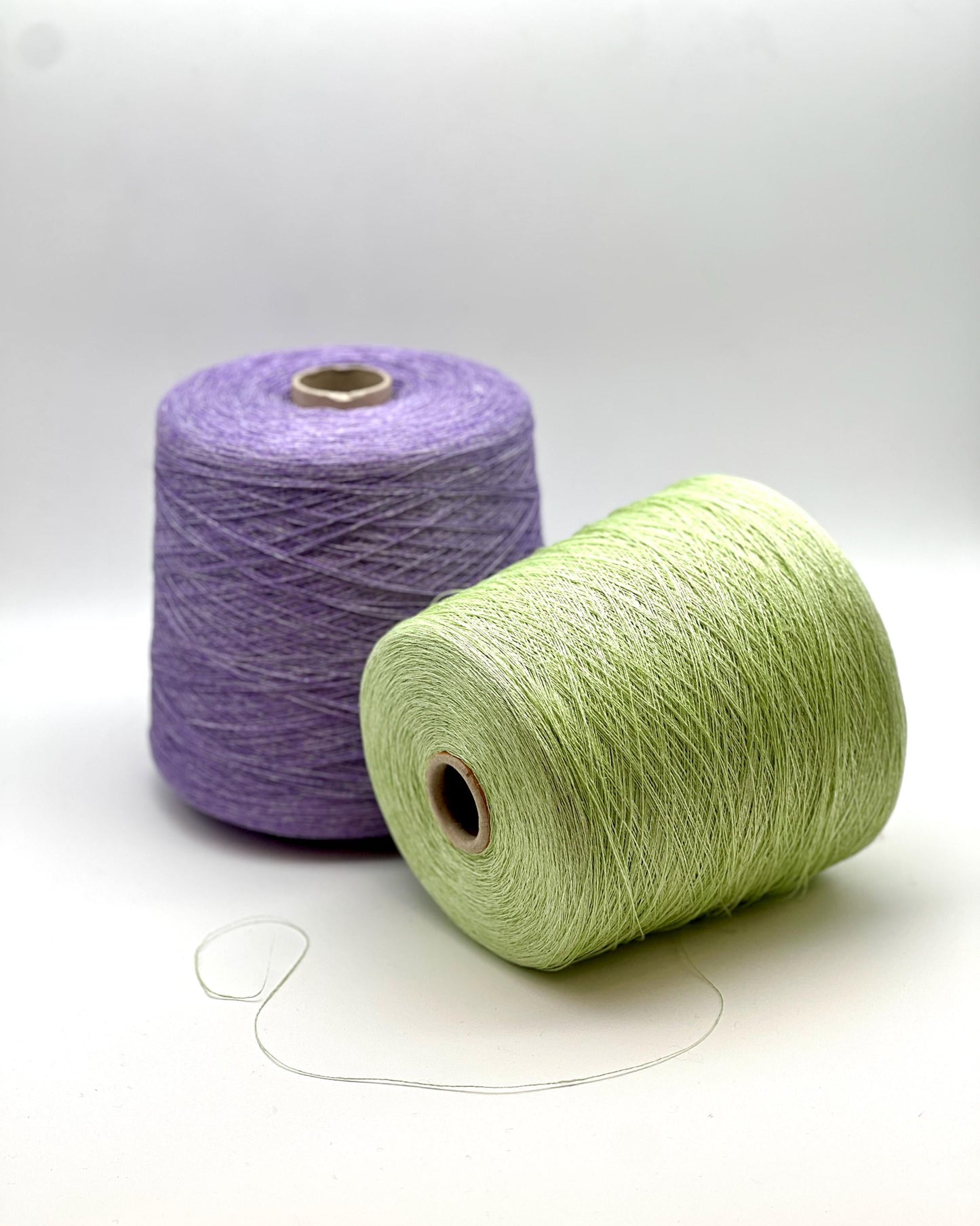 Servizi E Seta LINO linen yarn cone 1300m Italy
Luxury Italian 100 percent linen lace yarn close up
Fine linen yarn for summer tops weaving and blending
LINO linen yarn 1300m per 100g natural matte texture
Italian linen lace yarn for breathable garments and wraps