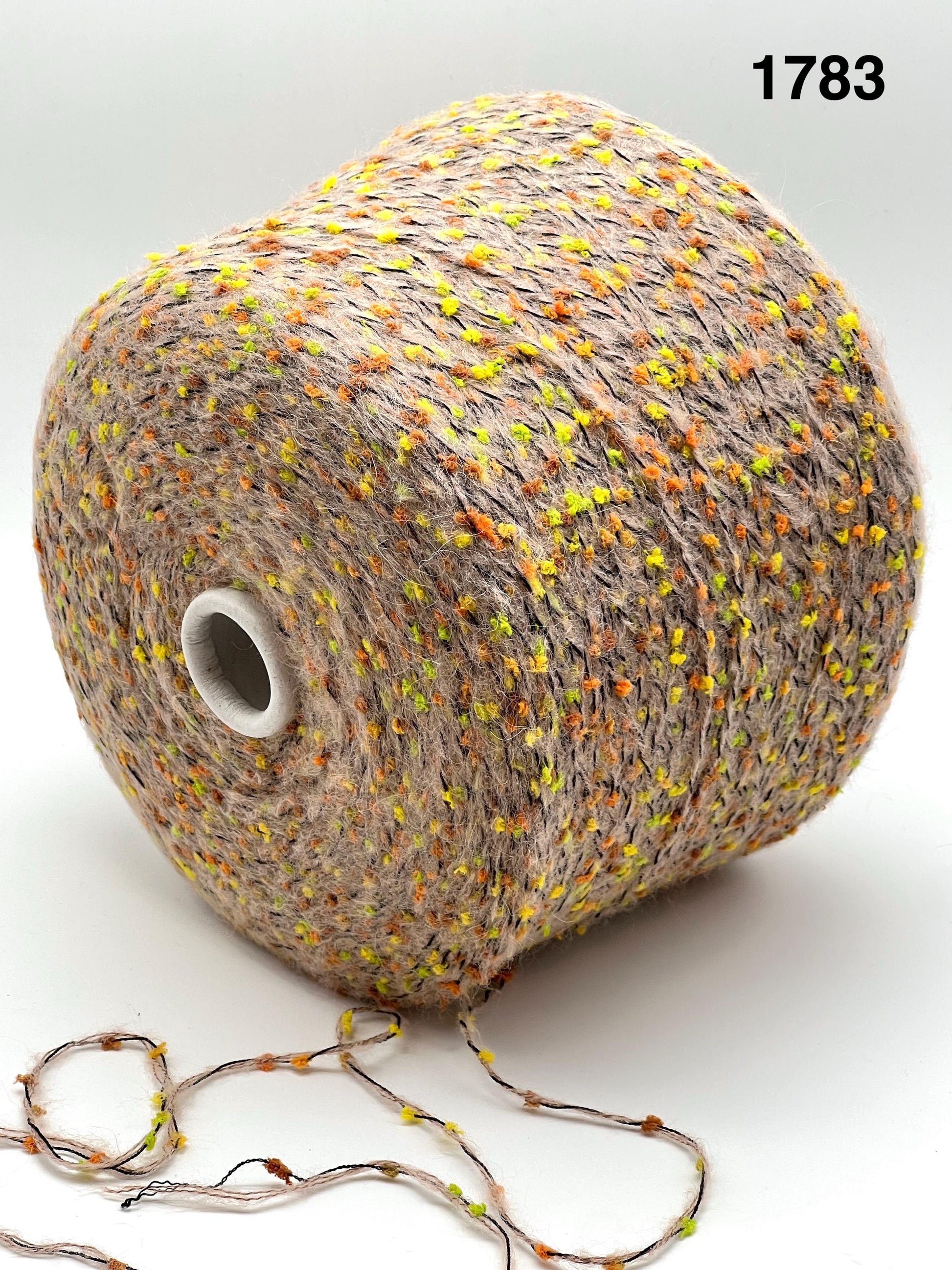 COLOR 1783 CAMEL MULTI - Spool of yarn with colorful speckles on a white background