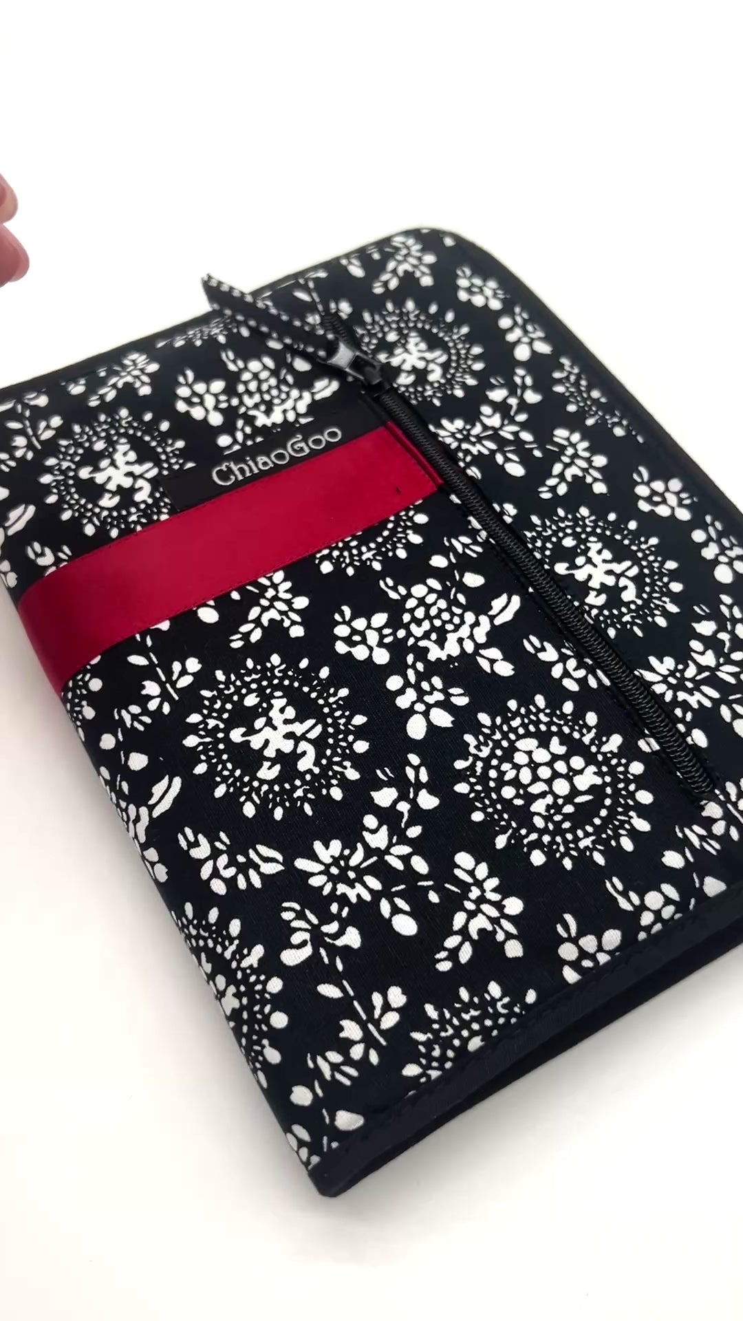 ChiaoGoo TWIST SS 4" Small interchangeable knitting needle set with surgical stainless steel lace tips and zippered fabric case for iDOKNiT.
