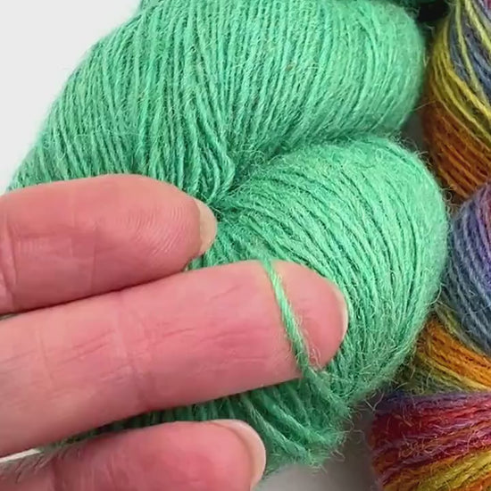 DUNDAGA 6/1 fingering weight yarn – 100% Merino wool from German sheep, high lanolin content for a soft rustic feel, shown in natural hand-dyed gradients. Ideal for cozy sweaters and heritage knitting with authentic German sheep wool. Premium European yarn available at iDOKNiT.com.