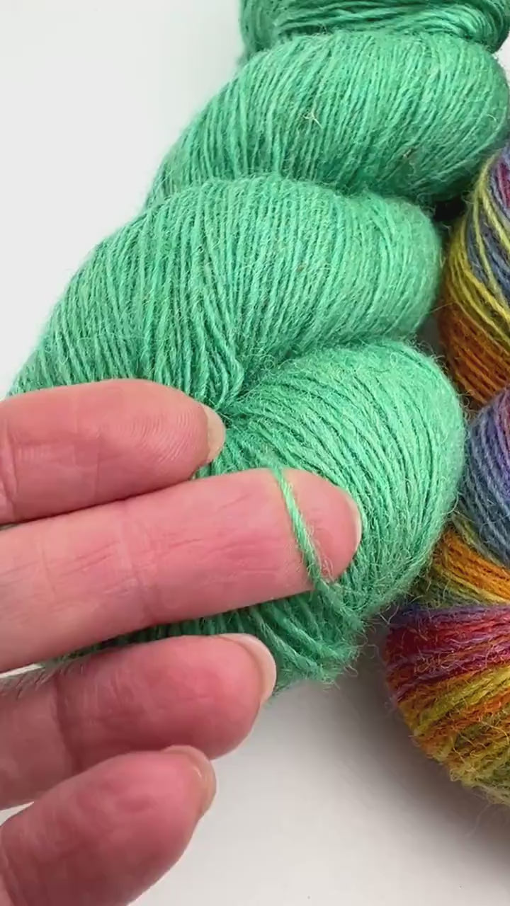 DUNDAGA 6/1 fingering weight yarn – 100% Merino wool from German sheep, high lanolin content for a soft rustic feel, shown in natural hand-dyed gradients. Ideal for cozy sweaters and heritage knitting with authentic German sheep wool. Premium European yarn available at iDOKNiT.com.