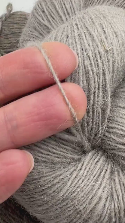 Пряжа Dundaga 6.1 GERMAN SHEEP, 100% мериносовая шерсть, доступна в мотках или рулонах, толщина нити в одну нить, 420 м/100 г (459 ярдов/3,52 унции)