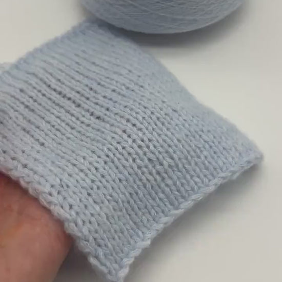 iDOKNiT exclusive: Close-up of Biagioli Modesto VANITY ZERMATT luxury yarn in boucle-style slub texture, a fine Italian cashmere-merino-viscose blend ideal for multi-strand handknitting and machine knitting.