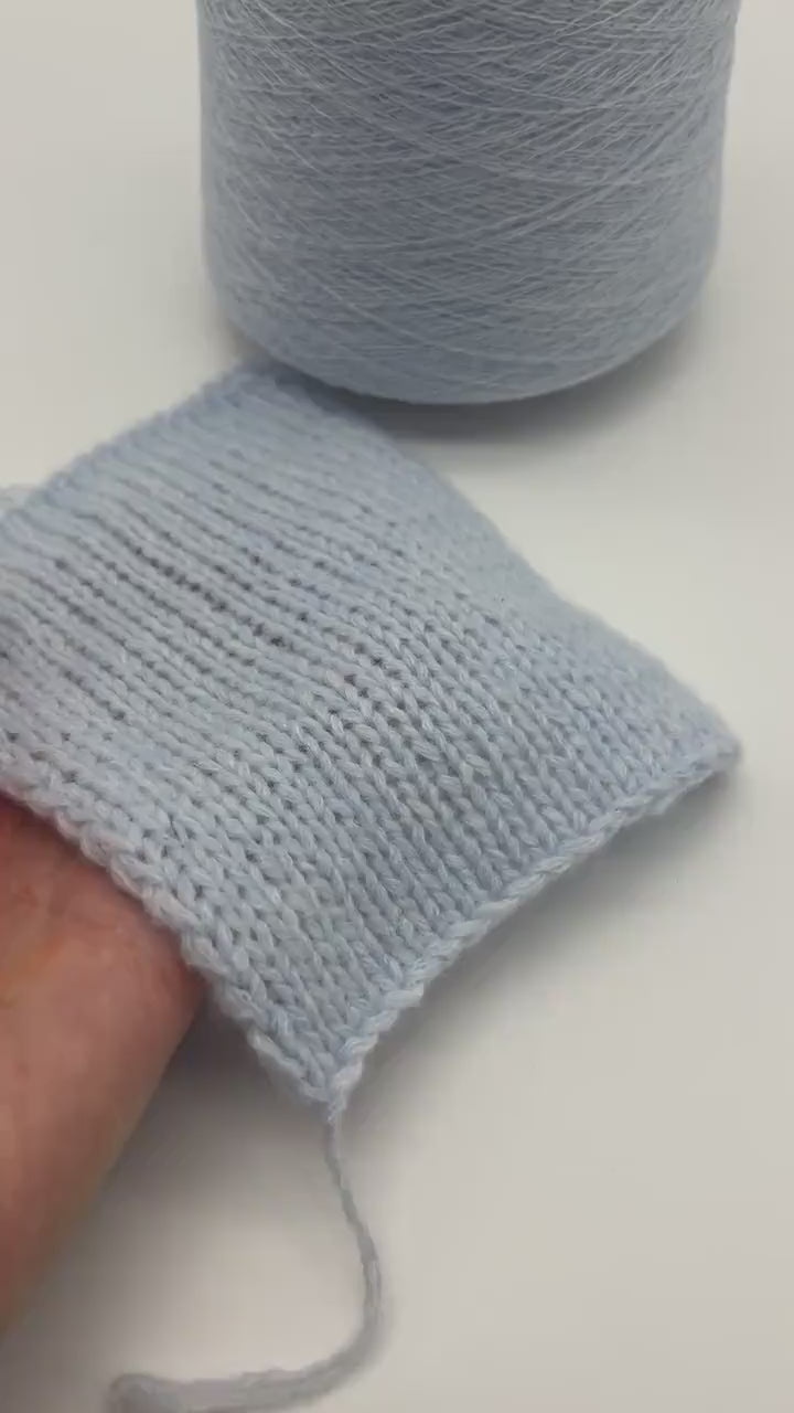 iDOKNiT exclusive: Close-up of Biagioli Modesto VANITY ZERMATT luxury yarn in boucle-style slub texture, a fine Italian cashmere-merino-viscose blend ideal for multi-strand handknitting and machine knitting.