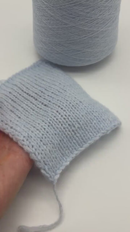 iDOKNiT exclusive: Close-up of Biagioli Modesto VANITY ZERMATT luxury yarn in boucle-style slub texture, a fine Italian cashmere-merino-viscose blend ideal for multi-strand handknitting and machine knitting.