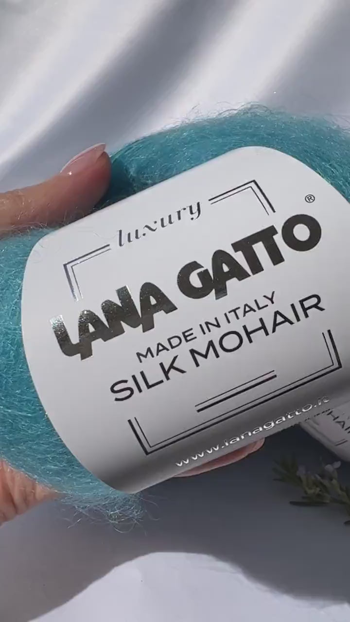 Close-up texture of Lana Gatto Silk Mohair showing soft halo