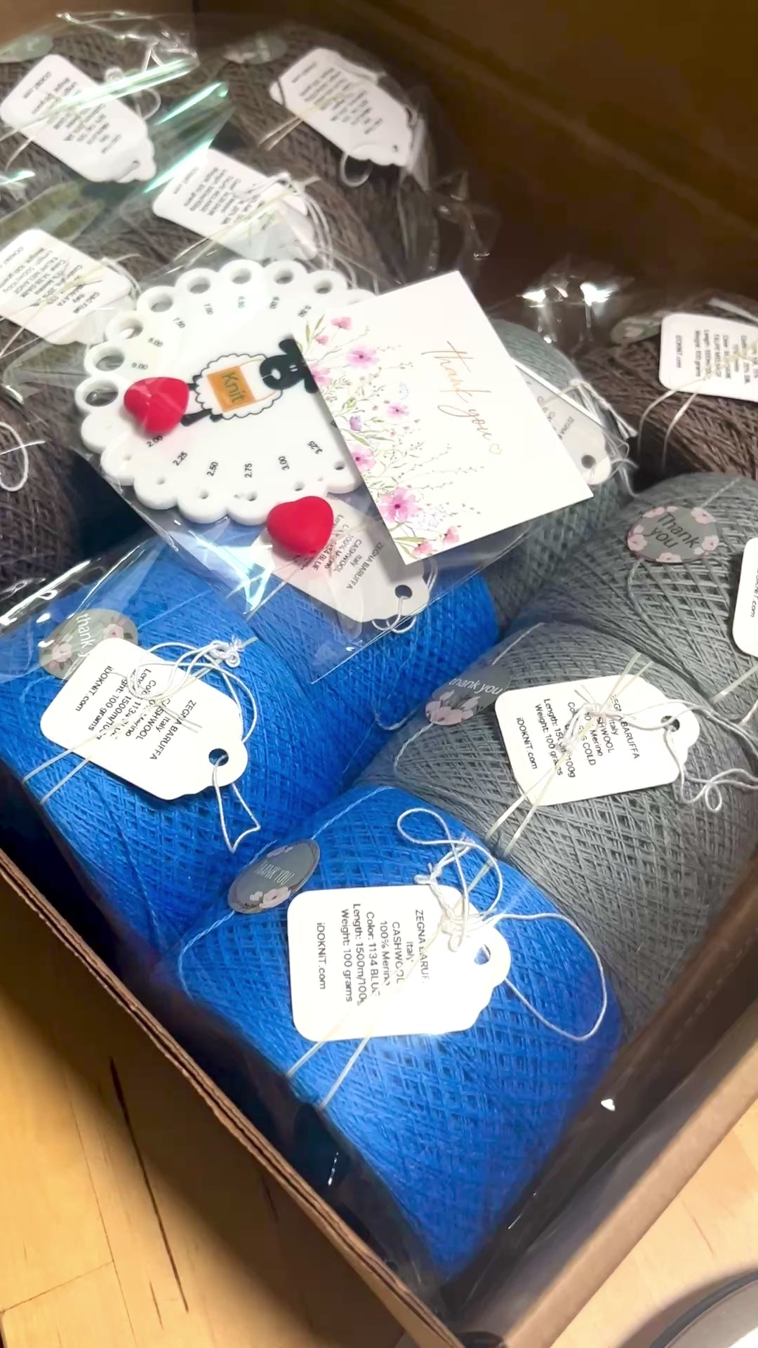 iDOKNiT gift wrapping service with premium wrapping paper and handwritten note