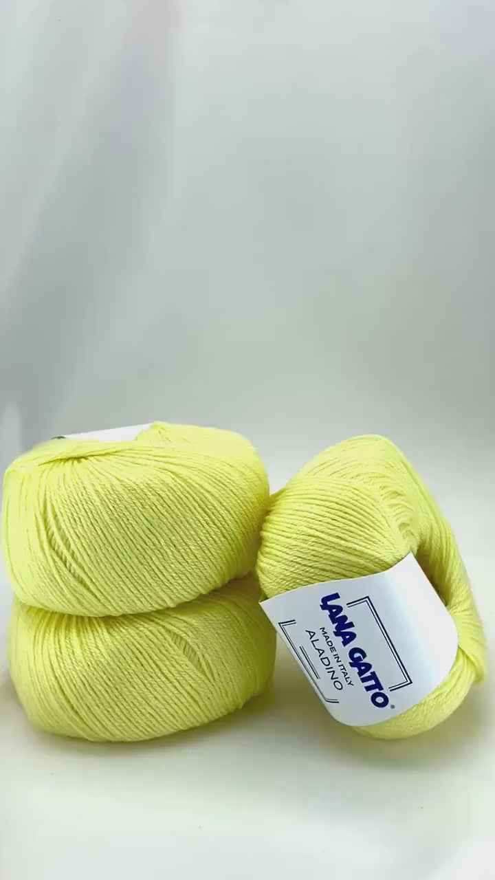 Aladino 50 percent pure new wool 50 percent acrylic shrinkproof fingering weight yarn from iDOKNiT
