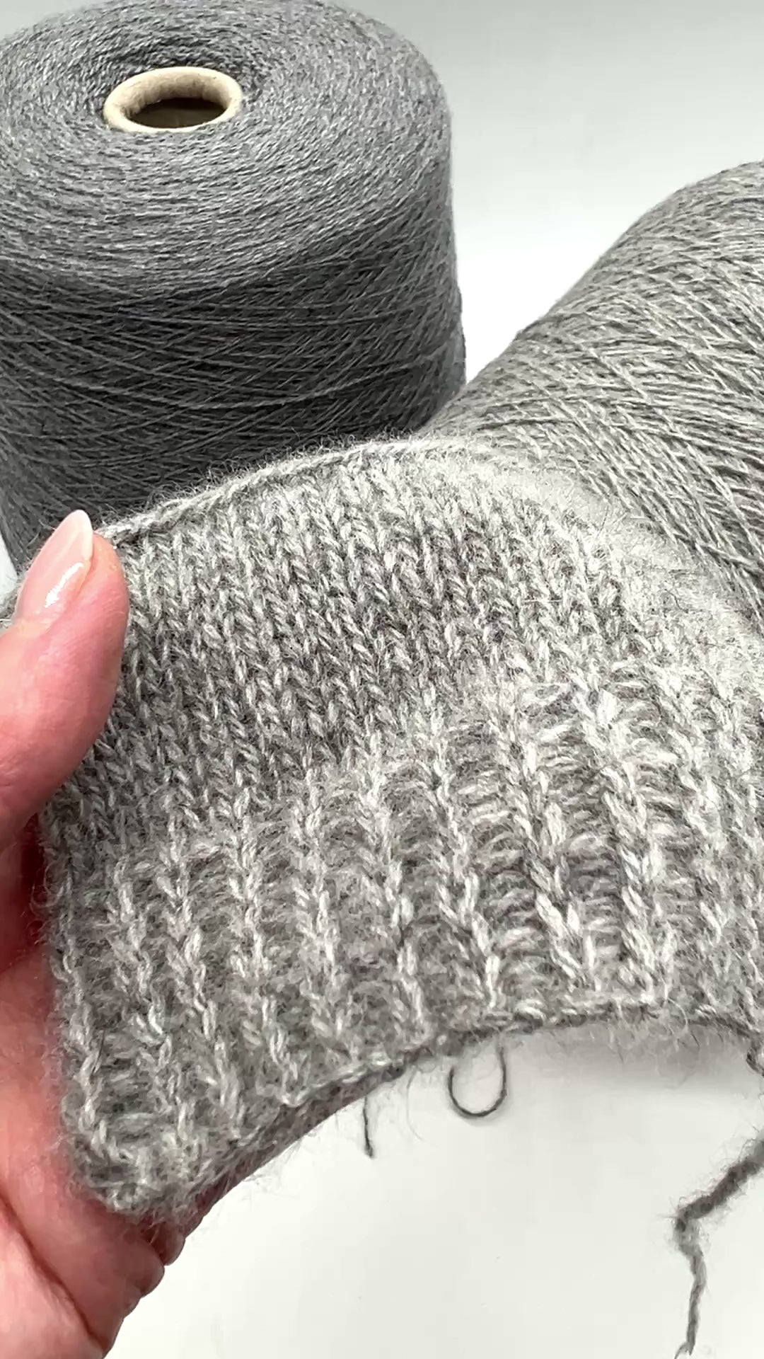 Loro Piana CINCICASH ultra-luxury 80% cashmere and 20% sable Italian lace weight yarn for high-end knitting at iDOKNiT.