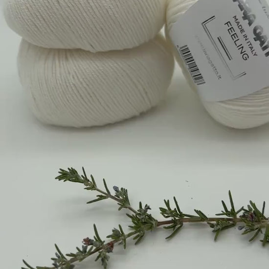 Lana Gatto FEELING cashmere silk merino yarn smooth shiny Italian sport yarn
Luxury Italian sport yarn FEELING soft drapey texture for sweaters and shawls
Close up of FEELING yarn showing smooth surface and silk sheen
Cashmere silk merino yarn FEELING ideal for scarves and garments
Soft luxury yarn FEELING perfect for refined knitwear projects